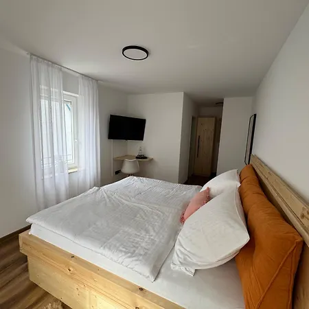 Gaestehaus Unterm Regenbogen * Sigmaringendorf